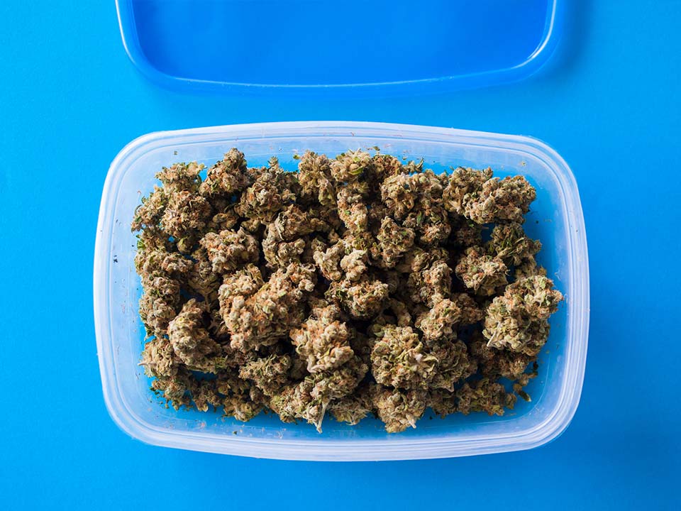 How to store weed in tupperware